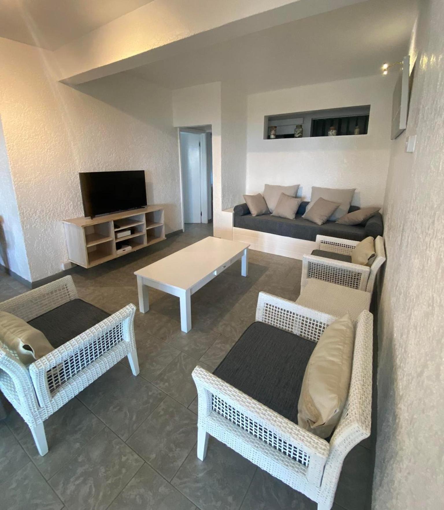 Islands View - Mazor Beach Villas 그랑고브 객실 사진