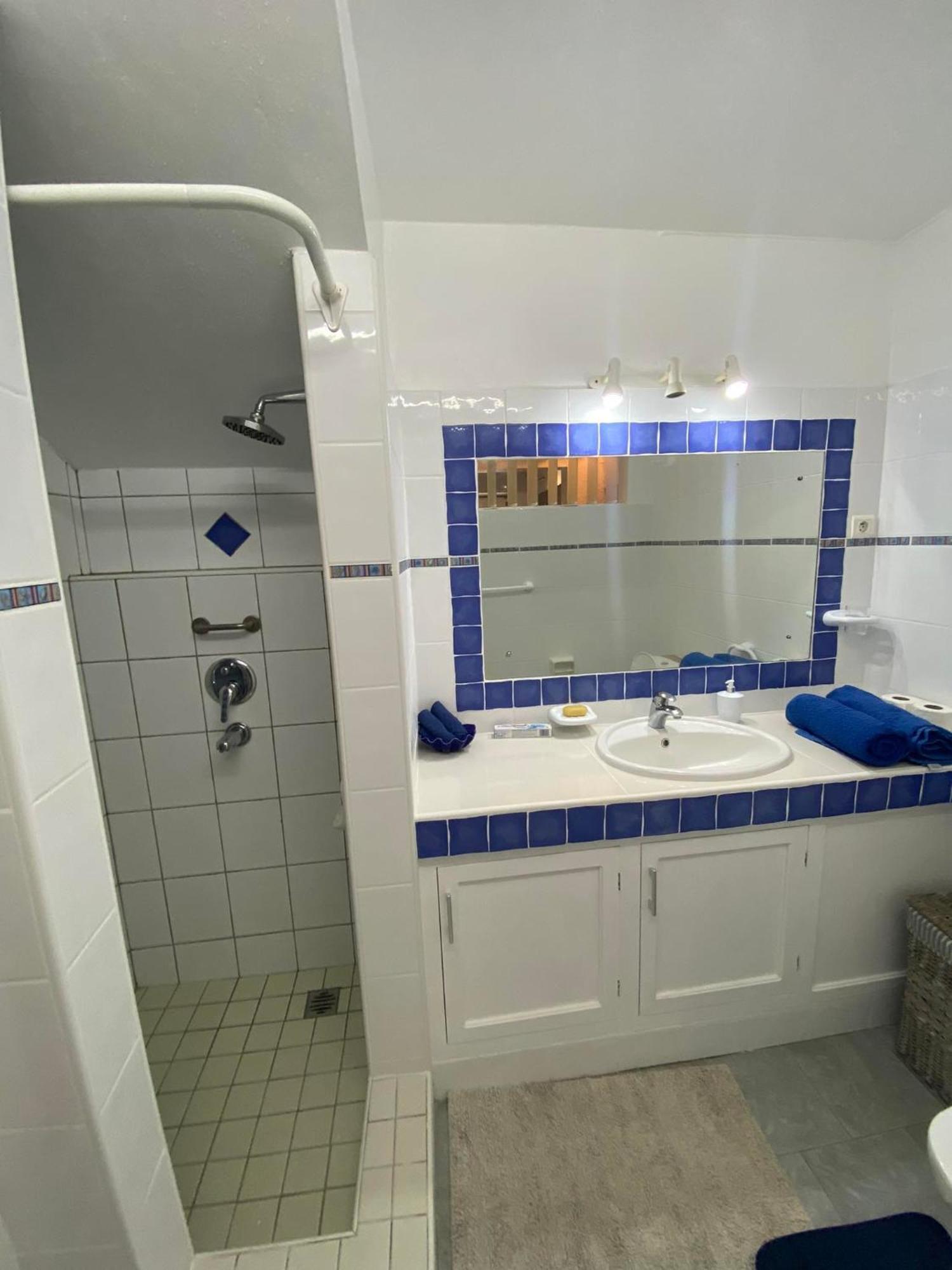 Islands View - Mazor Beach Villas 그랑고브 객실 사진