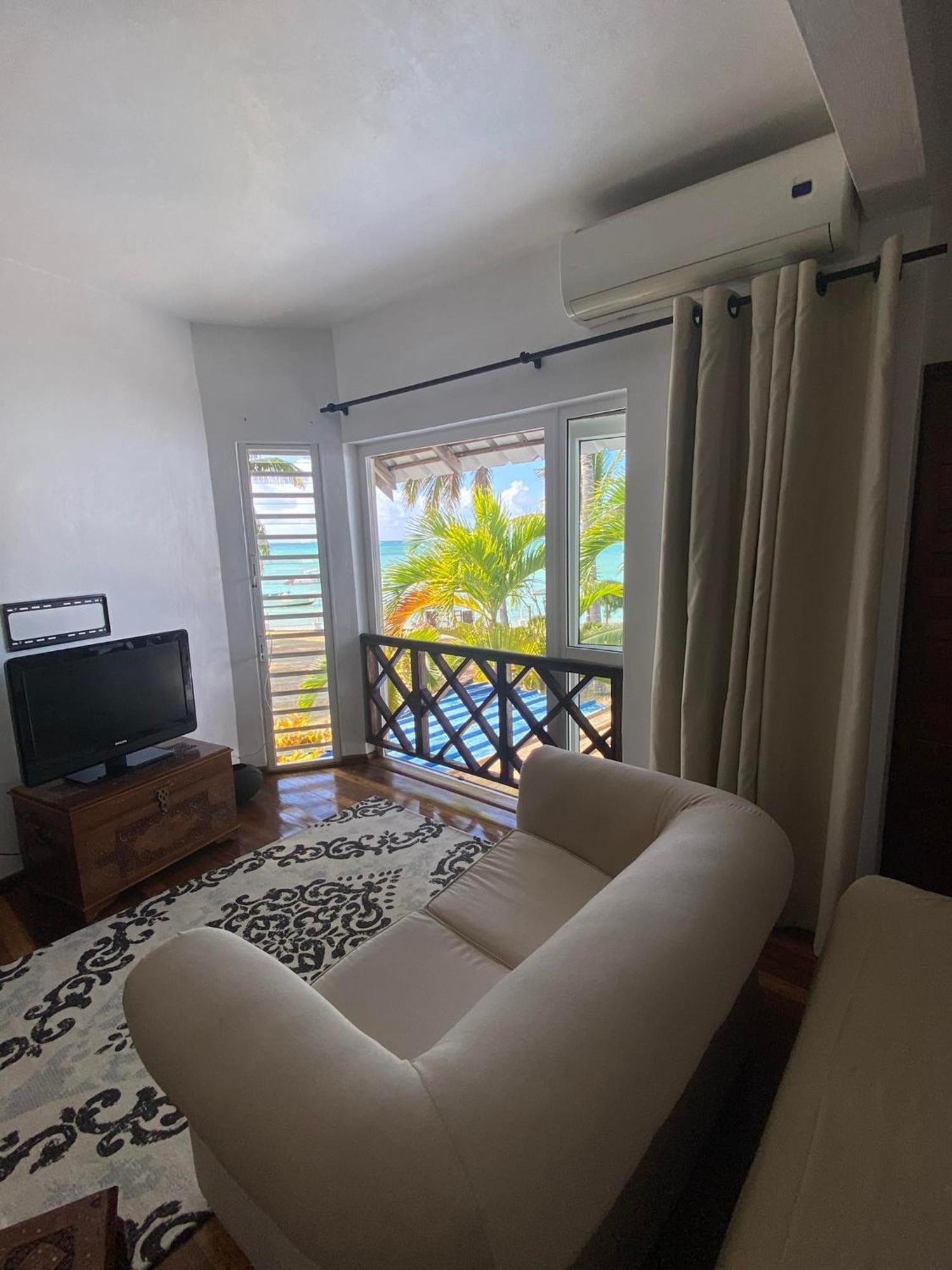 Islands View - Mazor Beach Villas 그랑고브 객실 사진